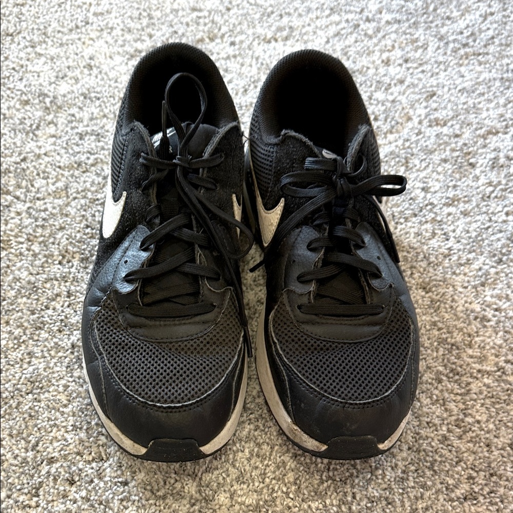 Nike Men’s Classic Black and White AirMax tennis Shoes Sz 10